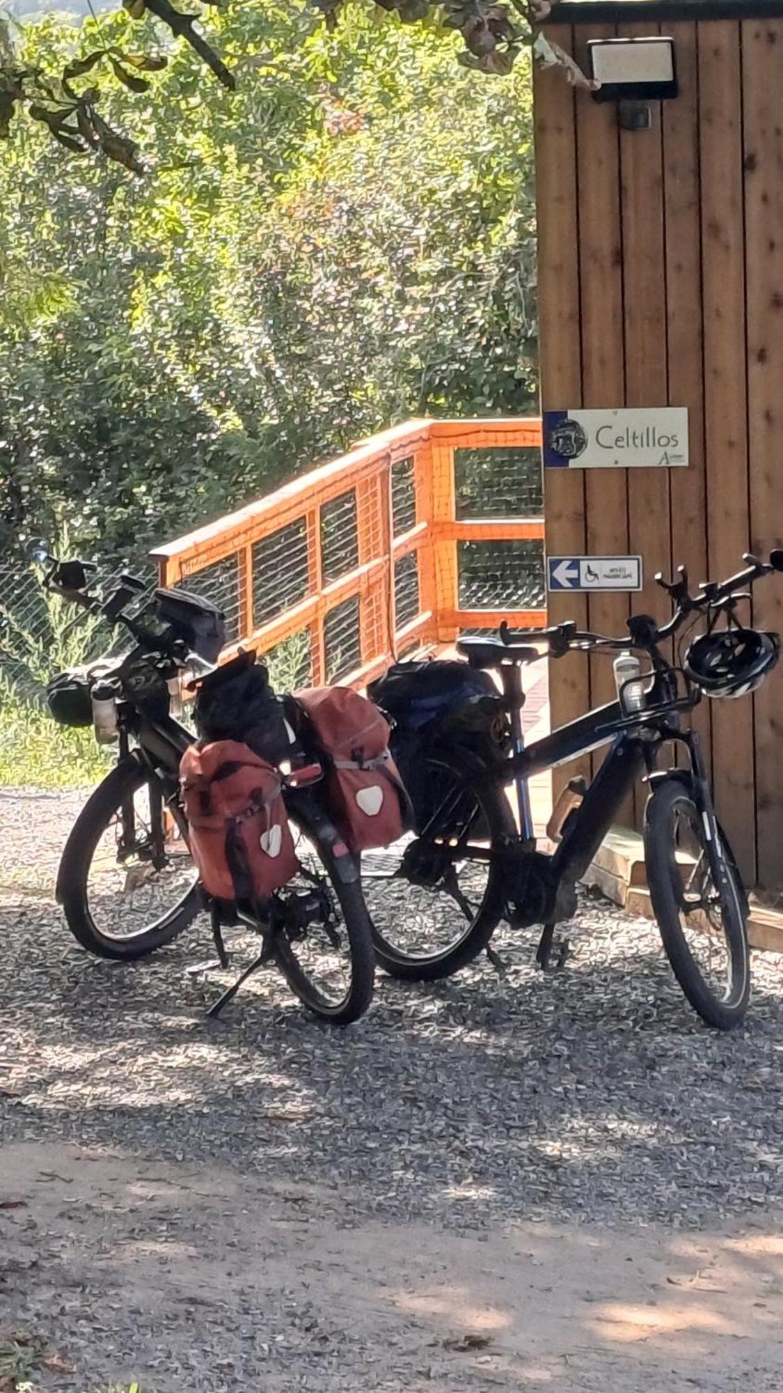 Lodges Arverne Vic-le-Comte Exterior foto